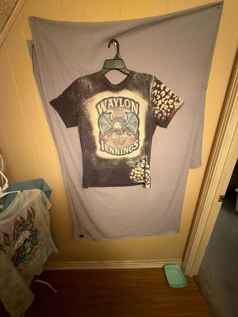 Bella+Canvas Waylon Jennings T-Shirt Size L Bleached Leopard Graphic